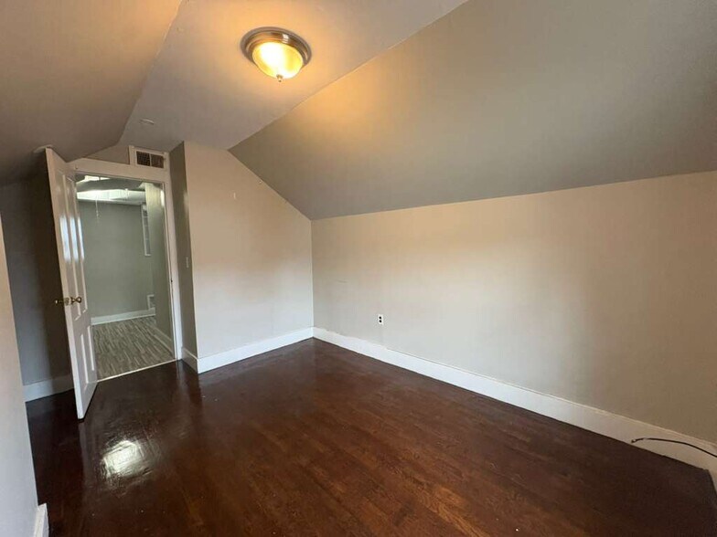 Building Photo - 1260 Whalley Ave