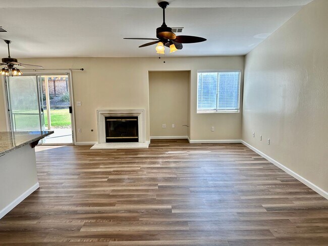 Building Photo - Northwest Dream Home!!!! 3+2 Granite Counters, Hardwood Floors, 3 Car Garage, RV Parking, and New...