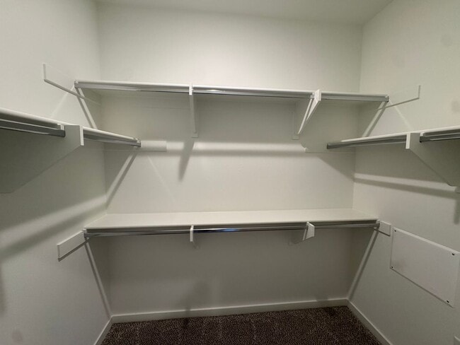 Building Photo - Never-Lived-In, Beautifully Upgraded Three-Story Condo