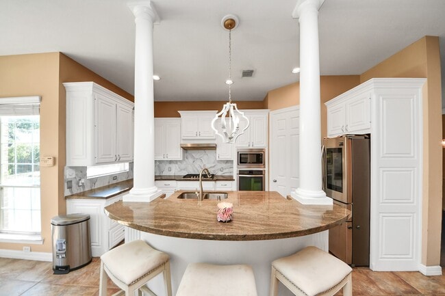 Building Photo - 17314 Pinecreek Hollow Ln