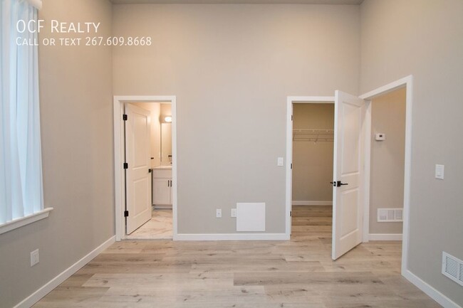 Building Photo - Two Bed Brewerytown Apartment