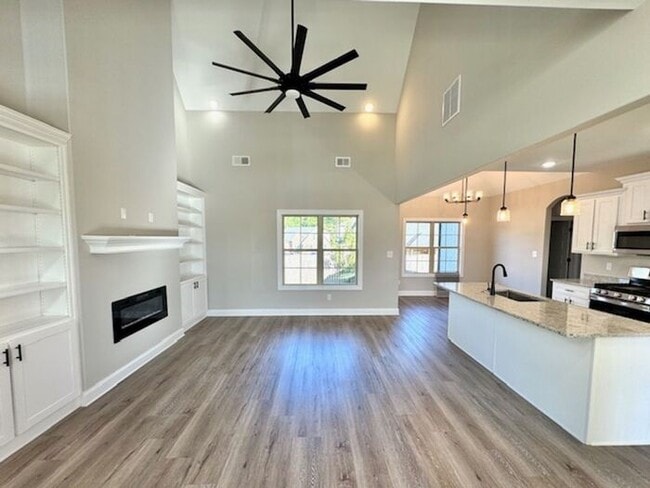 Building Photo - Beautiful Modern Brand New Home in Stonebr...