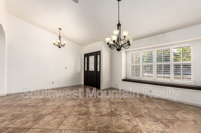 Building Photo - 2020 W Natal Cir