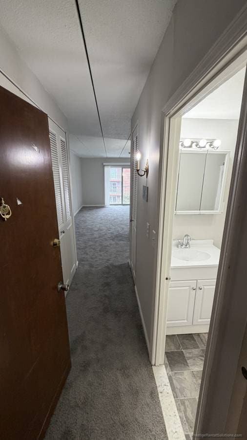 Building Photo - 60 Greentree Ln