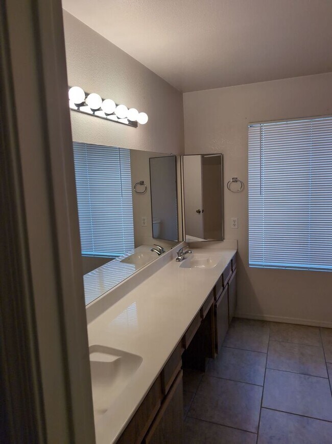 Building Photo - 73 S Cypress Ct