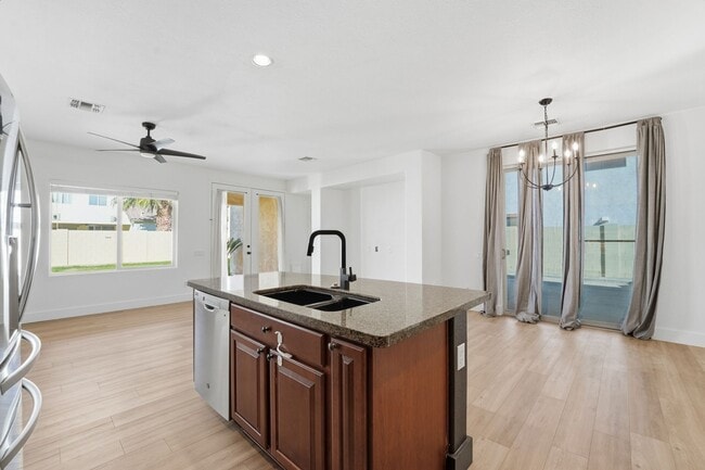 Building Photo - Beautiful 3-bedroom, 2-bathroom residence in the lively city of Mesa, Arizona!