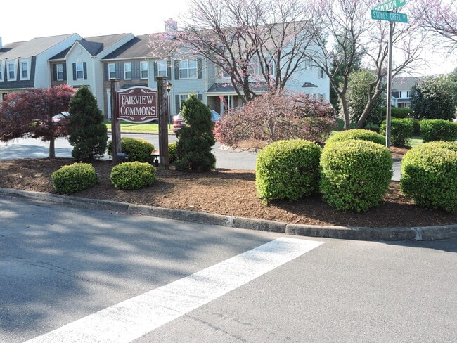 Building Photo - A Great Fairview Commons Townhome!