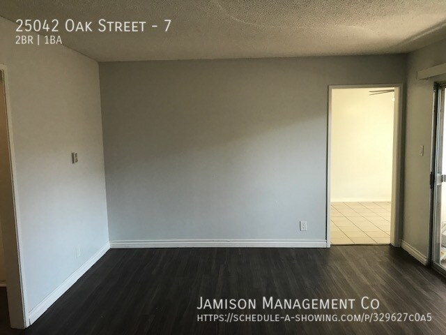 Building Photo - 25042 Oak St