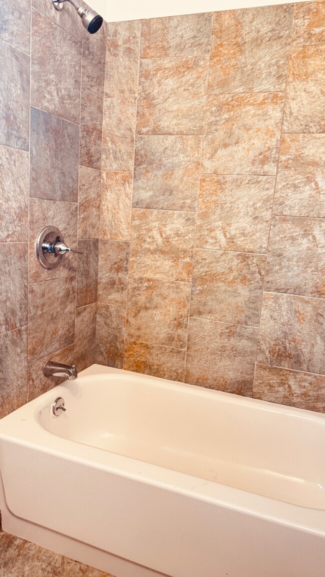 Building Photo - 609 Oxford St