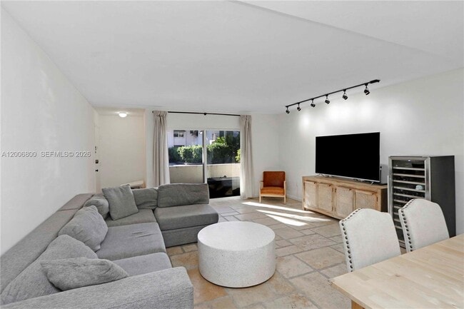 Building Photo - 9394 SW 77th Ave