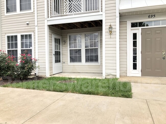 Building Photo - 695 Winding Stream Way