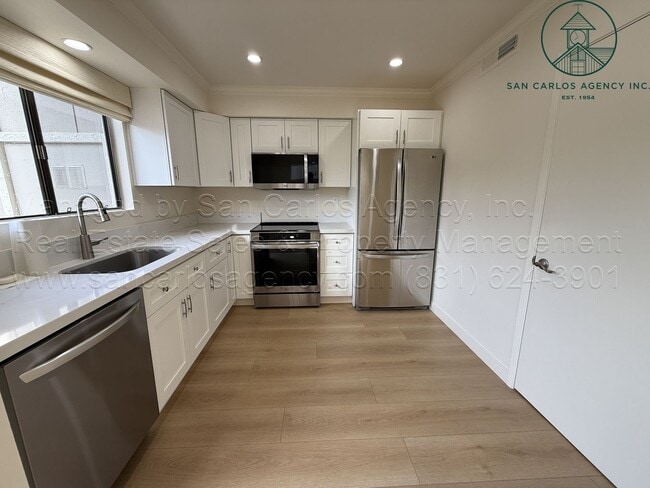 Building Photo - Newly Updated Two Bedroom Arroyo Carmel Townhouse