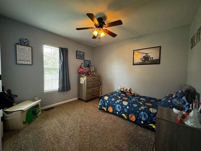 Building Photo - Charming 3-Bedroom, 3-Bathroom Home with V...