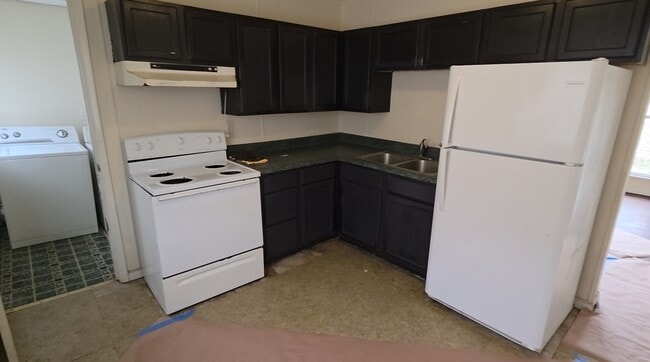 Building Photo - 316 E Lynda Dr