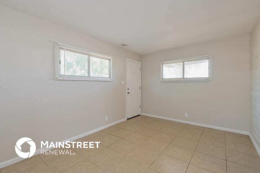 Building Photo - 1727 S Winstel Ave