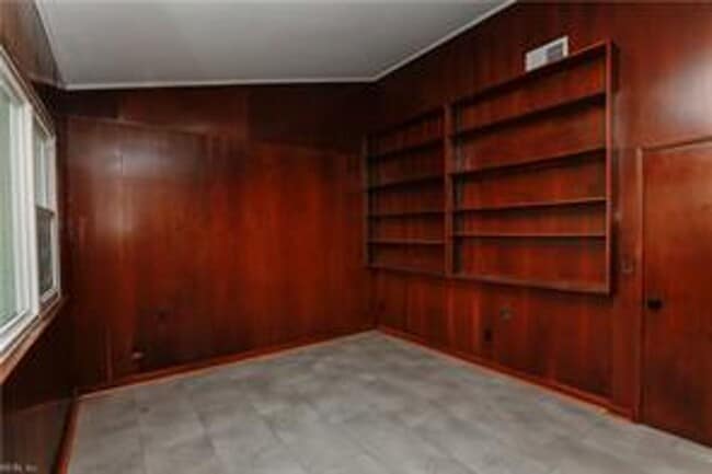 Building Photo - 4 BED/3 BATH LOCATED IN A WATERFRONT COMMUNITY!