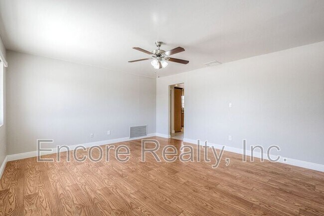 Building Photo - 71 E Palomar St