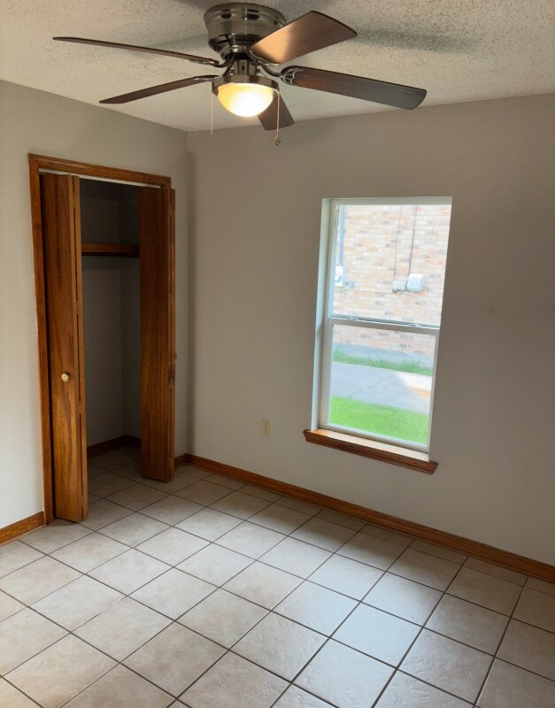 Building Photo - 213 Deer Run Dr