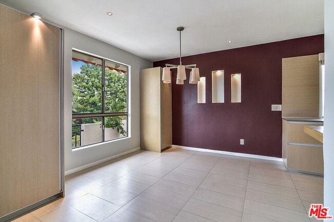 Building Photo - 11920 Dorothy St