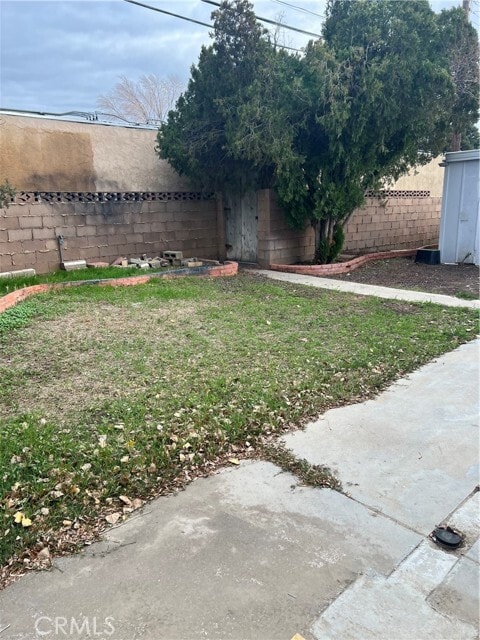 Building Photo - 44078 Cedar Ave