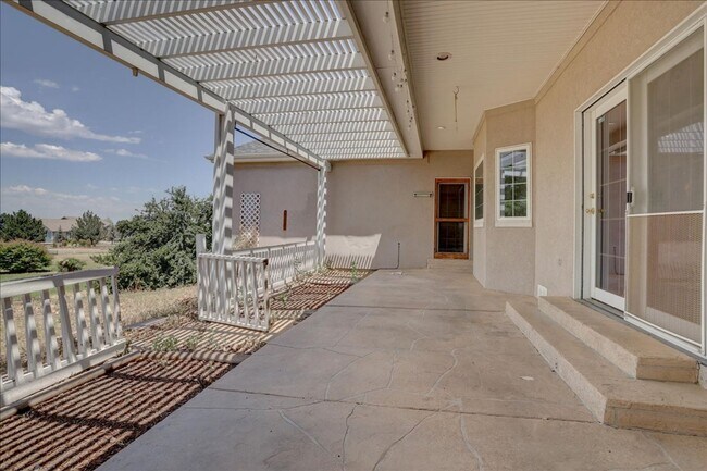 Building Photo - Amazing Custom Ranch with Privacy and Spra...