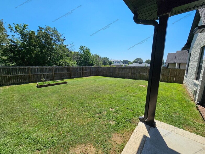 Building Photo - 9907 Landry Dr