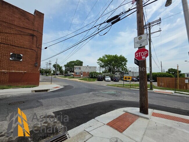 Building Photo - 519 E 28th St