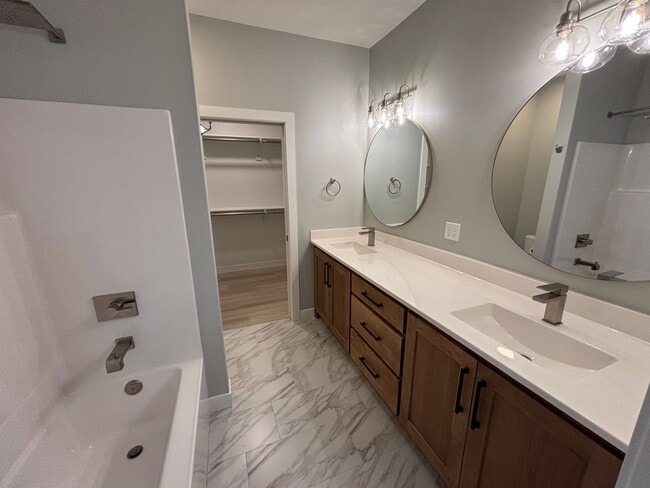 Building Photo - Stunning New Build in Central Manhattan! Available NOW!