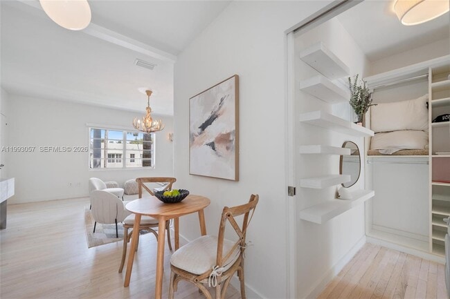 Building Photo - 750 Española Wy