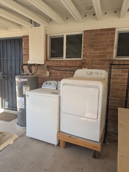 Building Photo - 1925 N Mountain Ave