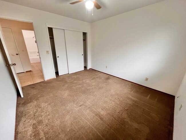 Building Photo - 3 Bedroom 2 Bath Duplex for Rent!