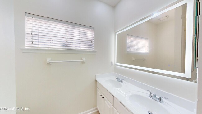 Building Photo - 10061 Vineyard Lake Rd E