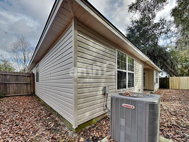 Building Photo - 230 Fontenot Dr