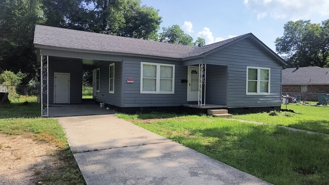 Primary Photo - 2202 W 15th Ave