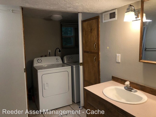 Building Photo - 62 E 300 N