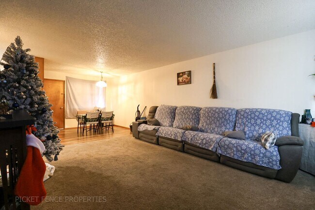 Building Photo - 3 bedroom Apartment in loveland!