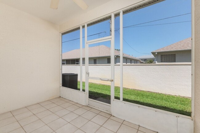 Building Photo - 308 Espana Ct