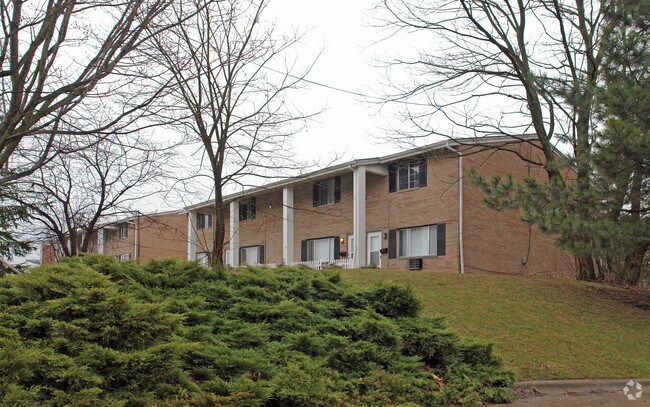 Building Photo - 2636-2646 Chamberlain Rd