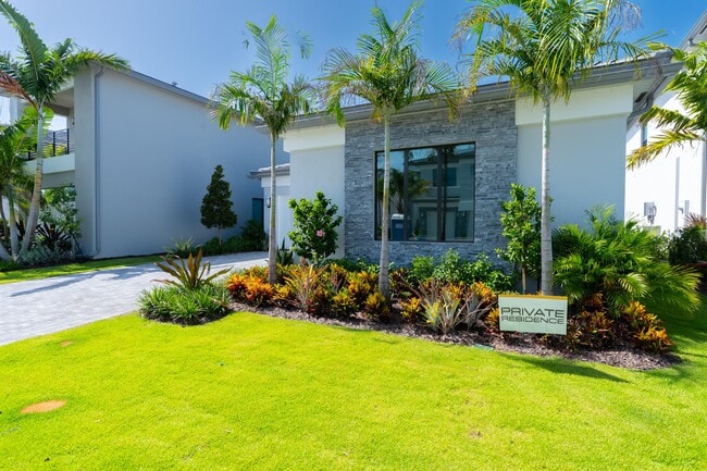 Building Photo - 9597 Regal Palm Ct