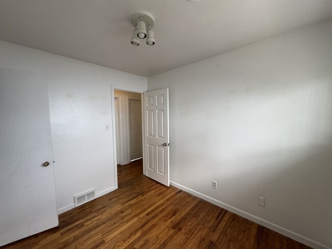 Building Photo - 29203 Oakwood St