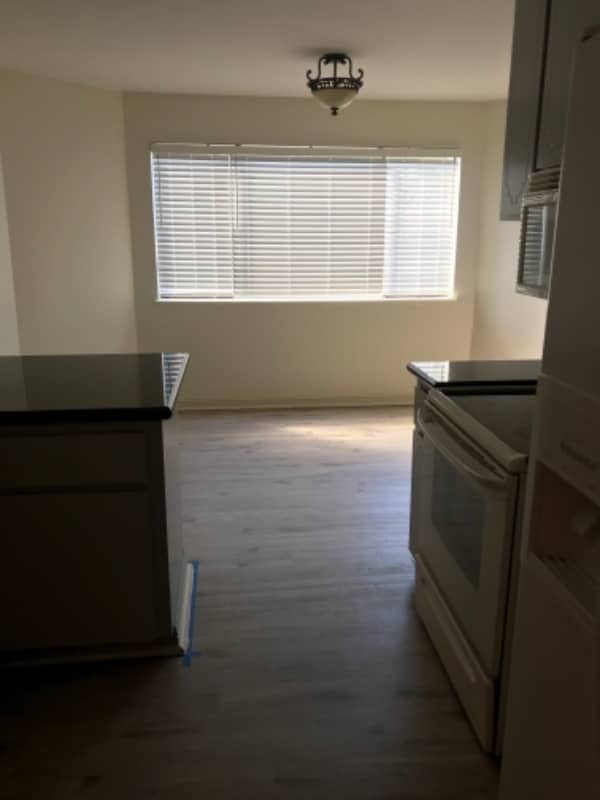 Building Photo - 5085 Valley Crest Dr