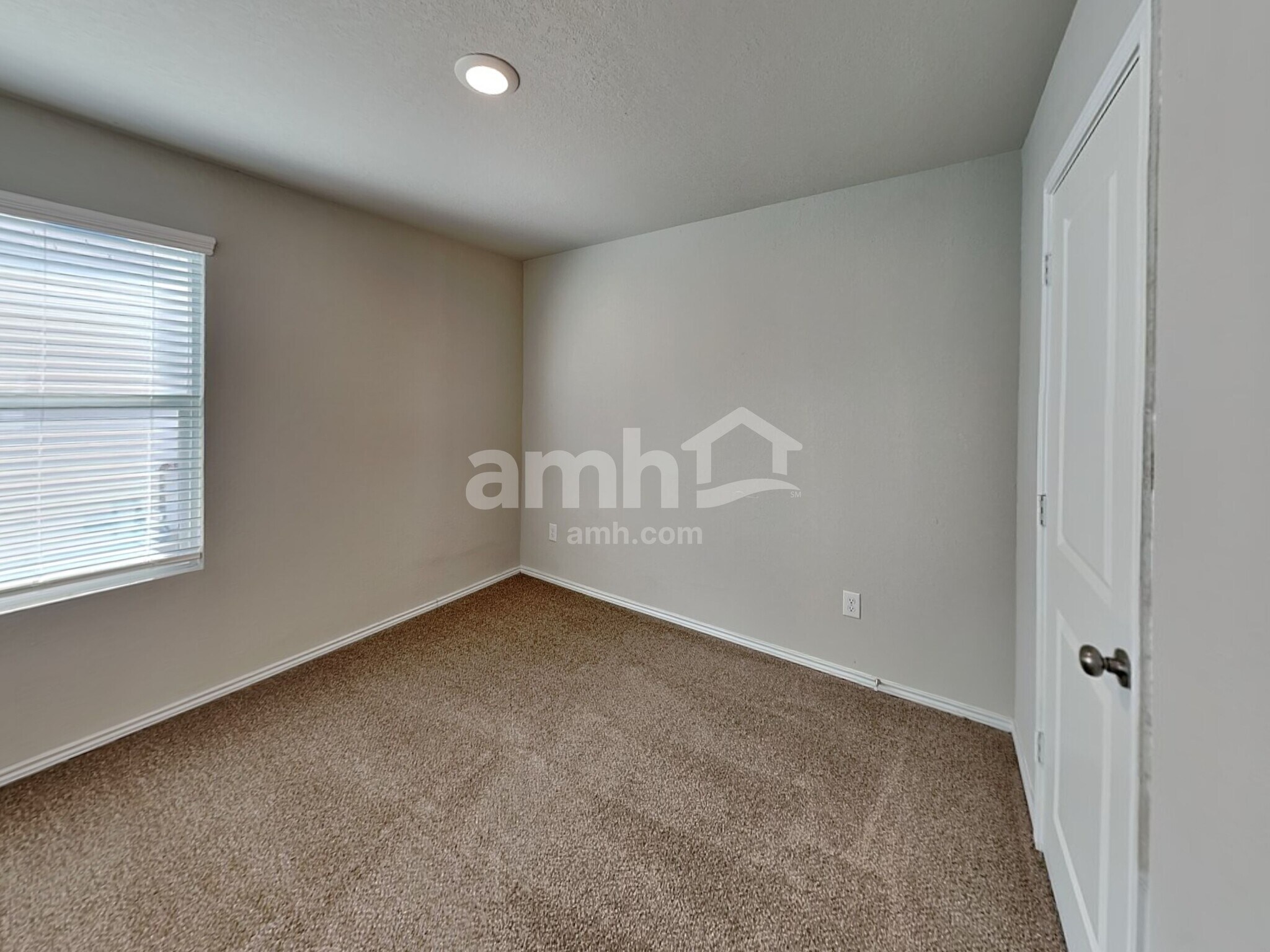 Building Photo - 10419 Varmus Dr