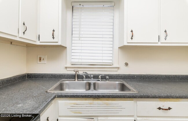 Building Photo - 2515 Brownsboro Rd