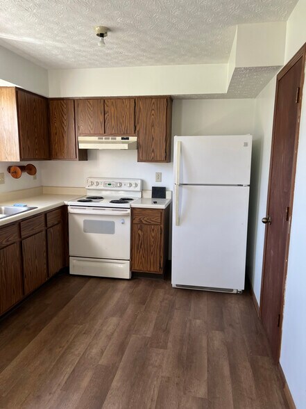 Building Photo - 7193 Feather Ct