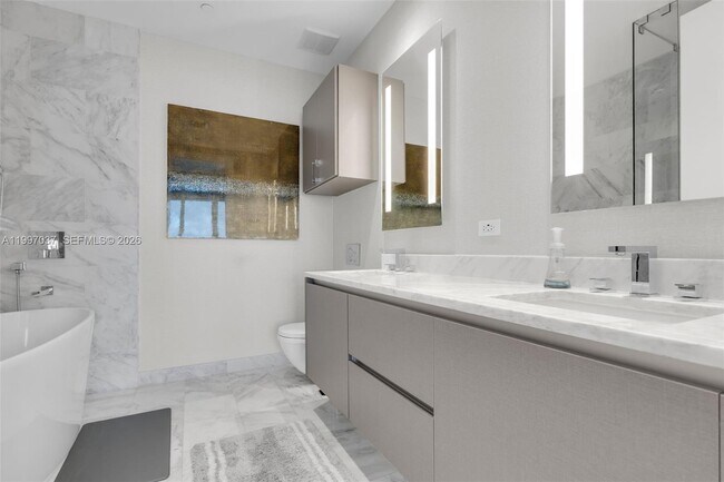 Building Photo - 1451 Brickell Ave