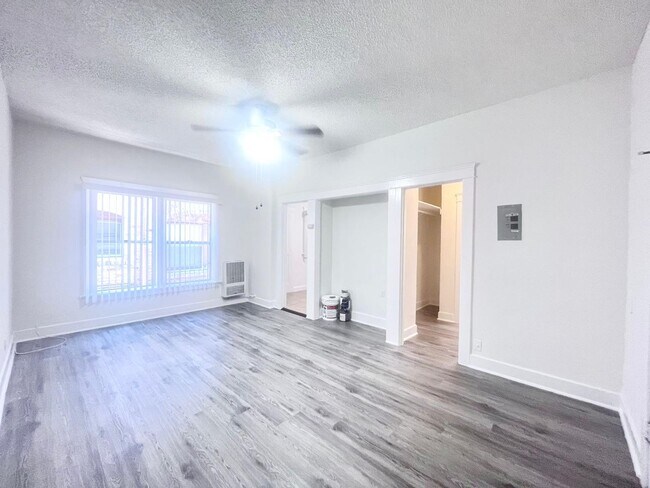 Interior Photo - san2737