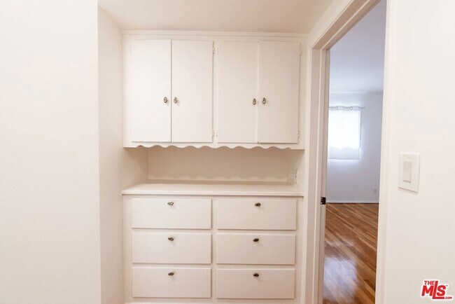 Building Photo - 443 Lomita St