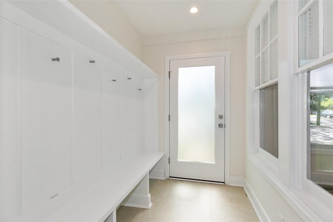 Building Photo - 25903 Pembroke Ave