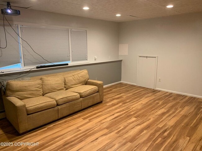 Building Photo - 4 Bed / 2 Bed House in UMED Area