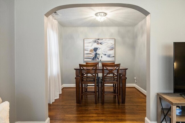 Building Photo - 108 S St Marks Ave